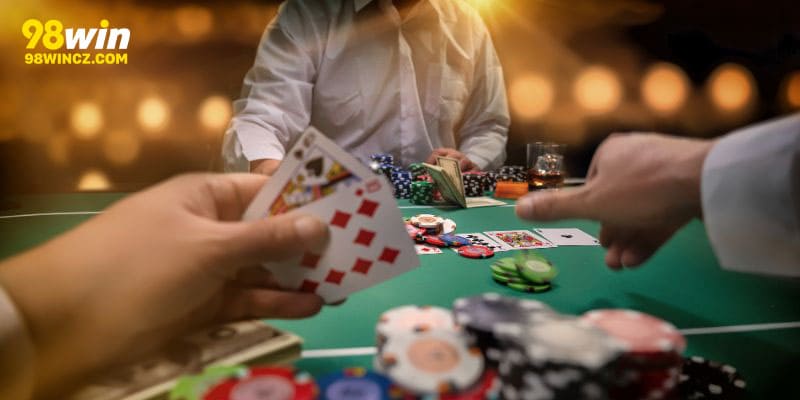 Nắm được thứ hạng tay bài Poker chính là kinh nghiệm